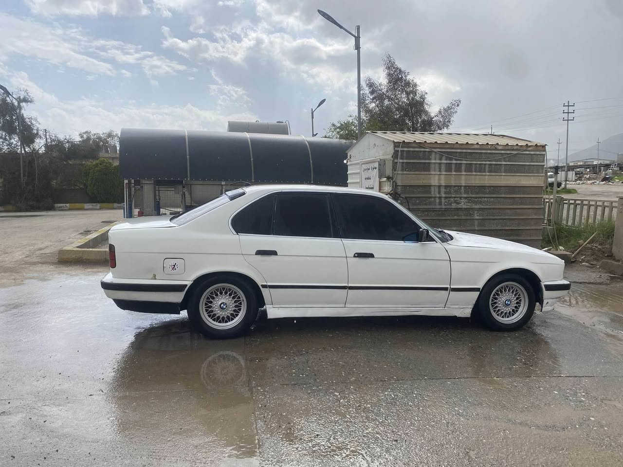 سلاو برایان BMW 
بۆفرۆشتن 
مۆدیل 1992
520 گیر حادی 
مەکینەی تازە هەلدراوەتە سەری گیرو مەکینە بەشەرت 
بی حەیبە 
ئارم پلاستیک هەولیر 
موسو براوە بەشەرت 
سلایدە ویل حەسیر تایەی لۆکە 
لایت ئەڵقەیە ئاوینە گوی بەرخ 
دەحمیکی هەیە لەلای سەکنی ناوی گرتوە 
کامل بۆیاخ نیە بەس بەکامل بۆیاخ دەی فرۆشم 
بی تەقەو رەقەیە 
شوین رانیە سەحری 35 وەرەقەو مەحامەلە 
*********** رانية, السليمانية

