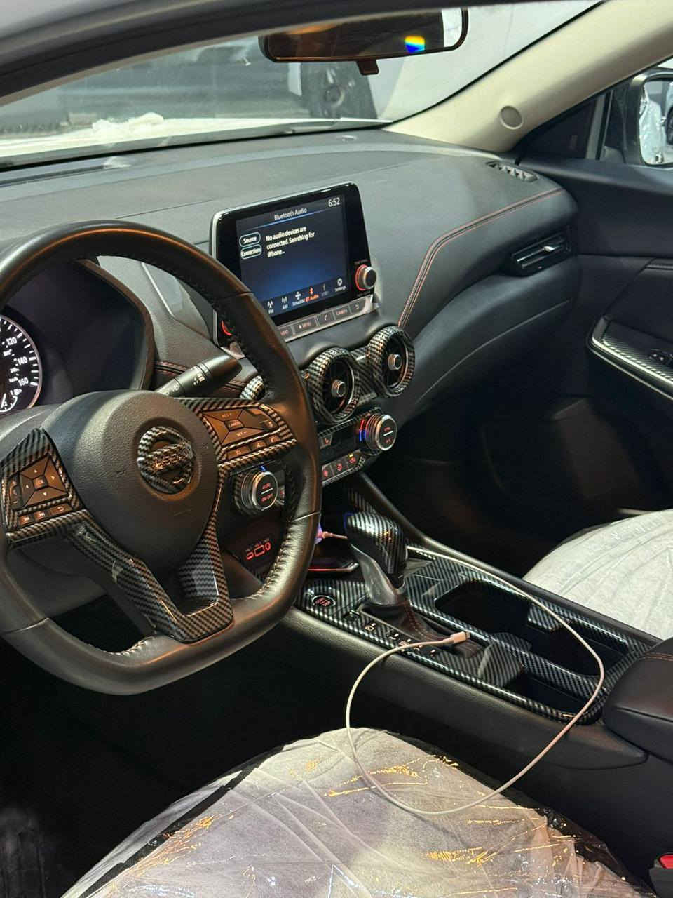 نيسان سينترا SR 
بان و دوكمه بيلادى ره ش 
دوو سويج
كاتى دهوك داخله
كلينه 
به س صبغه بئ ده عامى 
راداره 
به رى گزوزى شريكه 
20000هزارا جويه 
موبايل ***********
*********** اكر, نينوى
