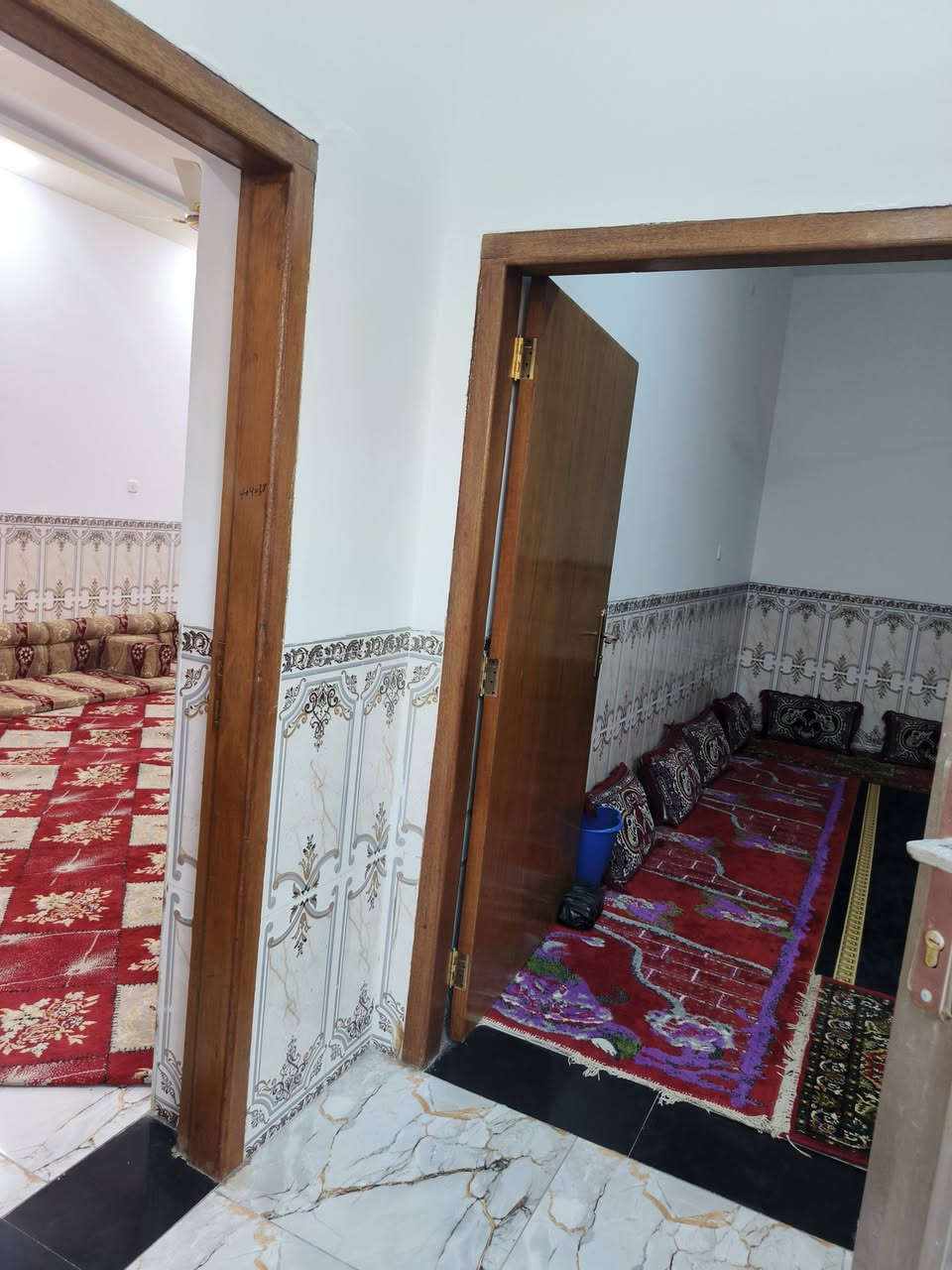 أسعد ألله أوقاتكم بكل خير🌹
الاتصال ***********
🔊 أعلان عرض أليوم أروع مايكون وبسعر مناسب ♦️

أرض مع دار سكن روعه
ألمساحه الكليه ( دونمين 5000 ألف متر )
على شارع 11 متر تبليط ( واجه لارض على شارع 60 متر مسيجه وكامله شقل درجه أولى ) 

تحتوي على دار سكن مساحة البناء 350 م
أرض مزروعه وكامله ومرتبه
على نهر جاري
جميع الخدمات متوفره ⚡

محتويات الدار ⬇️
كراج واسع + ديوان 
صاله ضيوف + موزع غرف
غرف نوم عدد 3 + مطبخ
صحيات خارجيه وداخليه

والبيت شقل درجه أولى 👍

نوع العقار : طابو ملك صرف تحويل بأسم المشتري
العنوان : البصره أبي الخصيب السبيليات شرقيه 

الاتصال ***********
