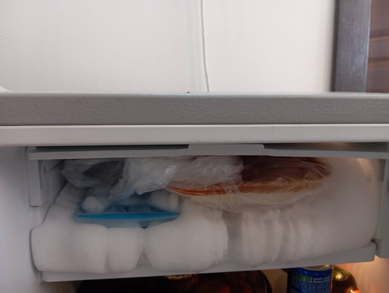 مجمدة مع ثلاجة حجم صغير فول تجميد السعر اثنينهم ب٣٠٠ الف المكان بابل ابي غرق قرب السيطرة 
 الاتصال على الرقم واتساب ***********
