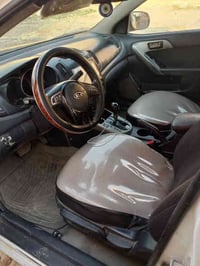 كيا فورتي 2009فول مواصفات بصمة تشغيل عن بعد مصفرة هيئة وقرامات كير شرط...