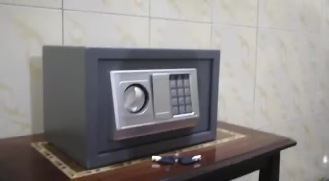 ***********للحجز

#نسعى_للحفاظ_على_ممتلكاتك💪💪😍😍

قاصة حديد غير قابلة للفتح او الكسر

قاصات عملية وممتازة

تستخدم لخزن المجوهرات 💎
والاموال 💵💵 والاشياء الثمينه كالاوراق والمستندات وغيرها
تعمل بنظام المفتاح 🔑🔑
والرقم السري و الباسورد تكدر تغيره انت
يمكن تثبيتهه بالحائط ( حسب الرغبه )
#القاصة_الوسط
العرض (( 30 سم ))
الارتفاع (( 20 سم ))
العمق (( 20 سم ))

السعر  50 الف فقط😍😍

#القاصة_الكبيرة
العرض (( 35 سم))
الارتفاع ((25 سم ))
العمق  (( 25 سم ))

السعر 60 الف 😍😍

توجد خدمة توصيل لجميع المحافظات 5 الف فقط  😍😍 🚕🚕🚕
