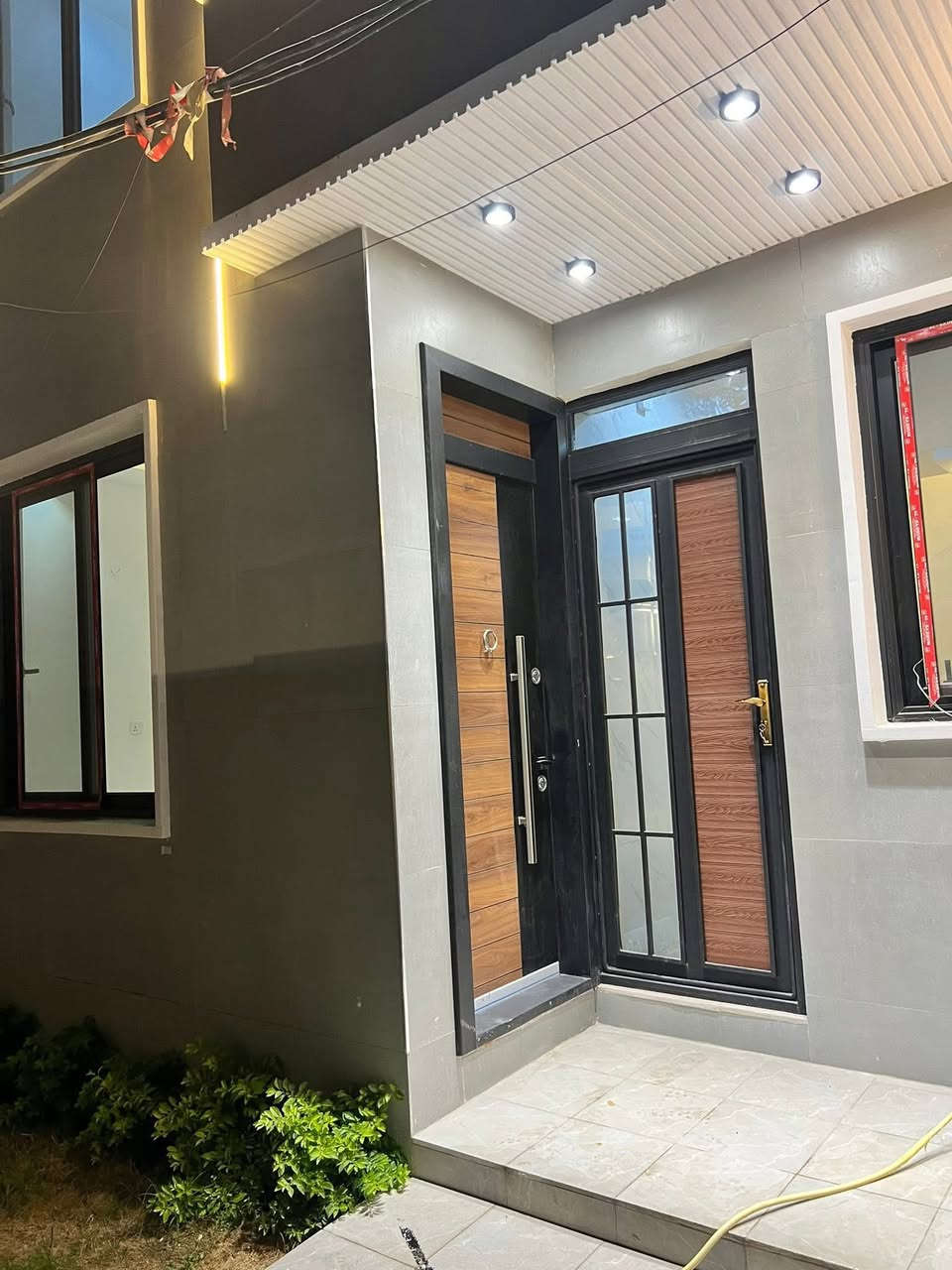 للبيع دار سكن مساحته 57 متر
🏠 الرفاق الاولى  ( واقع حال 80 متر)
⛳️على شارع 20 ركن على شارعين 
موقع مميز جدا ( خلف مدينة ألعاب الجهاد )                                               
⚘️⚘️      الواجهه 7  النزال 8 
           مدخلين بناء Vip 
الطابق الارضي درجه اولى صاله ومطبخ وحمام 
الطابق الاول. غرفتين نوم و حمام 
الطابق الثاني غرفة نوم  وسطحين 
ارضية مرمر تركي  أبواب قاصه 

      ♦️♦️♦️بناء سنة 2025♦️♦️♦️
        🌹السعر   اتصل بنا واتساب 🌹
عنوان المكتب / بغداد ▪︎حي الجهاد ▪︎مدخل الديوان ⛳️

📌الإتصال مكتب الدار للعقار 
📌المهندس بشير الشويلي 
⭐*********** واتساب 
♦️او مراسلة الصفحه 
https://www.facebook.com/الدار-للعقار-102052908357408/
