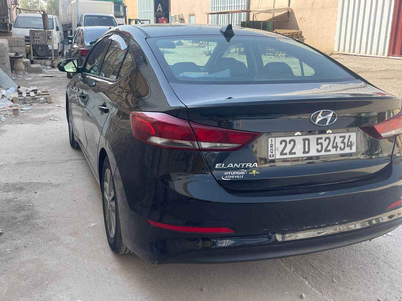 النترا 2017 
نص فول 
مواصفات se
ضررها جاملغ فقط بدون دواخل بدون ايرباك شرط 
ماشي 200 
كير محرك شرط مامفتوح 
رقم سنويه جديد شرط التحويل 
ماشيه 200 ميل 
مكان الموصل سعر 115مجال كلش قليل 
***********
*********** دهوك, العراق
