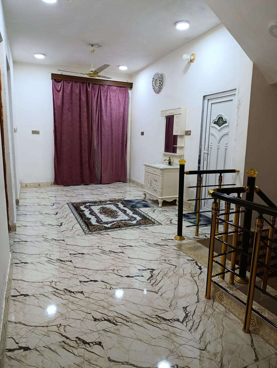 بيت للبيع 
قرب جسر نبي الله ابراهيم الخليل ١٠٠متر حديث  للاستفسار الاتصال على الرقم التالي ***********
