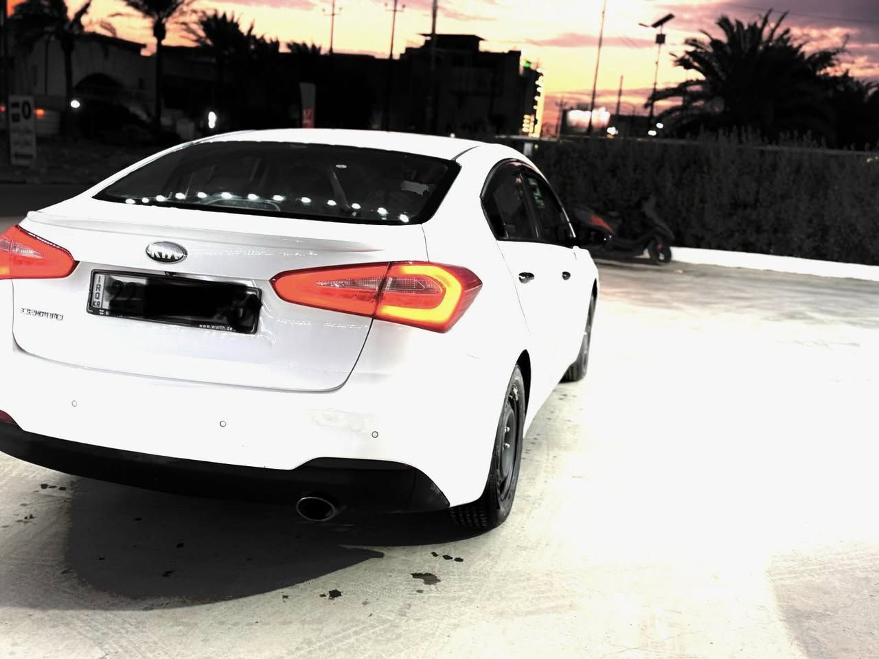 سلام عليكم
كيا سيراتو 2013
فول مواصفات
بصمة-فتحة-تبريد قطعتين -موي شفط-
ترحيب -كامره وشاشه بلادية-داخل لونين
لد امامي خلفي -حساس امامي خلفي 
شفتات بالستيرن-تحديد مسار -ستيرن 3وضعيات
السياره جاهزه مكينه وكير جدد تخم تاير ويل جدد 
السياره رقم انكليزي جديد وهزه جديده وعندي وكاله عامه 
مكان السياره بغداد الغزاليه 
***********
السياره بيه طخه بين الباب والجاملغ مال سايق وبالخلال الخلفي موضحات بالصور
السعر 120
