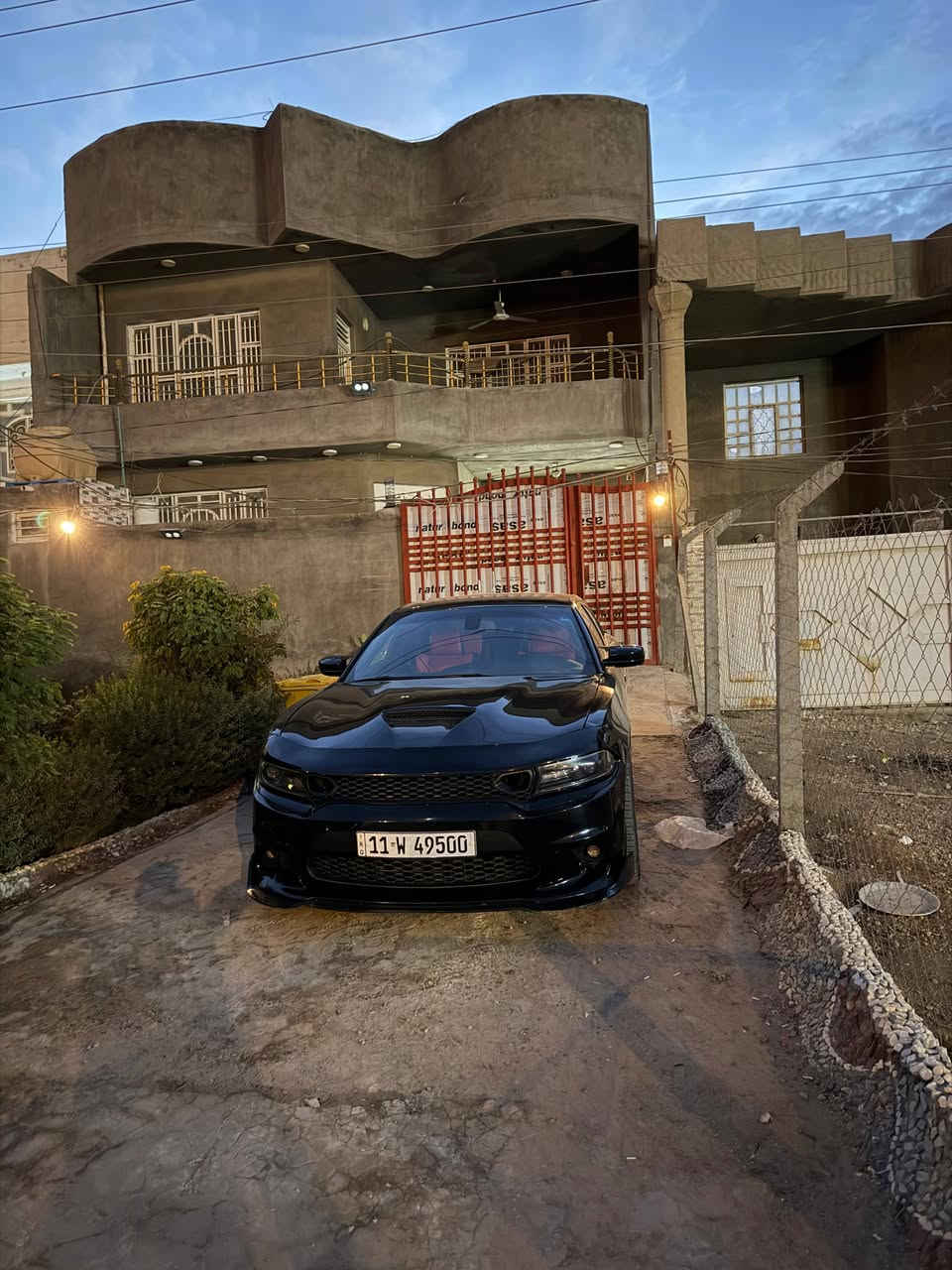 السلام عليكم جارجر 19 اصل بغداد بسمي السياره RT سوبر تراك باك عليها شوته واكسل 3.9وعليها دبات تحكم HT بور بلكات ريس ولف حماوه 82 اويل كلج كان  تخم تاير جديد باتري  جديد منضومه زنون  دوشمه حسين اشماره  ماشيه 66 الف   ادامه كامله الله يشهد  حادث وجاملغ والباب مبدلات نفس اللون وبيها كلير من امريكا الباب والجاملغ الخلفيات  السعر 190بيها مجال رقمي ***********.  او واتساب ***********
