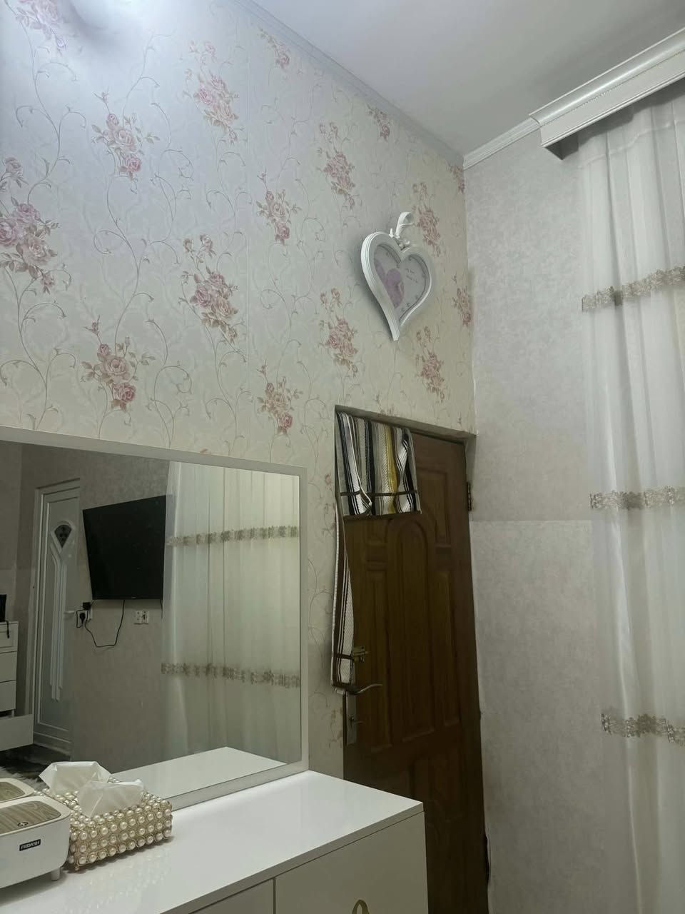 بيت للايجار طابق ونص ١٠٠ متر واجه ٥ م نزال ٢٠ البيت بيناء حديث ونظيف كربلاء خلف مجمع الباقر التجاري مباشرة الطابق الاول صحيات خارجيه استقبال صاله كبيره مطبخ مشترك وغرفة نوم سويت بيها صحيات الطابق الثاني غرفة نوم وصحيات وصاله كبيره وسطح متوفر كافة الخدمات ومغاسل عدد ٢ وتانكي  ماء و ماطور وسخان ورايد ايجار ٦ اشهر او سنوي للاستفسار *********** الرقم بي واتس اب ايجار الشهر ٤٠٠
