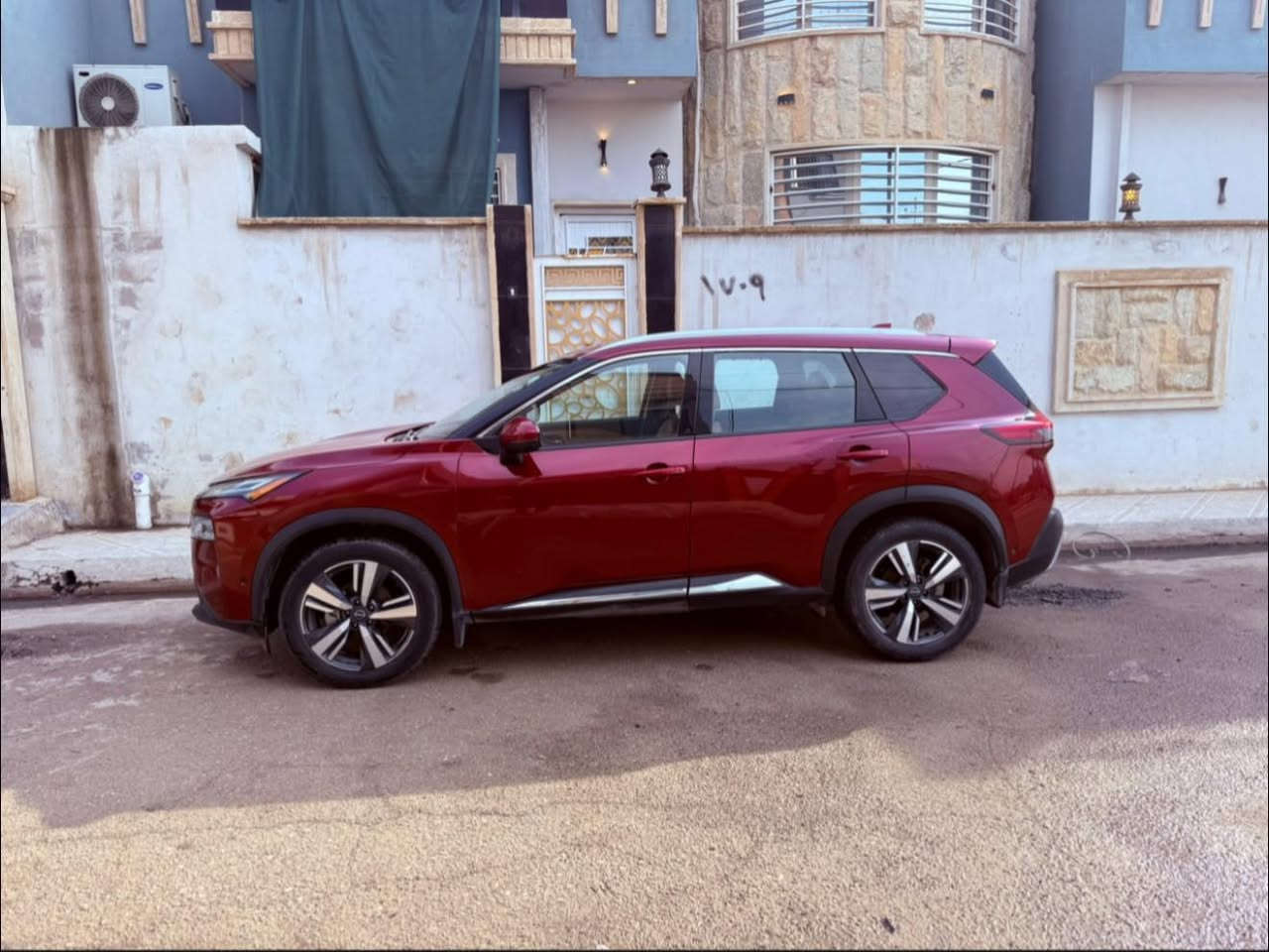 نيسان روج 2023 فول مواصفات 
بلاتينوم اعلى فئة معروفة بالنيسان فول الفول 
ماشية 66 الف كيلو متر
قطعتين صبغ بيها :
 (بونيد تبديل وجاملغ جهة السايق صبغ )
السعر 172 
للاستفسار الاتصال على الرقم ***********
التحويل مباشر رقم دهوك 
صور الضرر مرفقة بالمنشور
