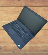 DELL Latitude 5570 • Core i5 الجيل السادس • 8 گيگا DDR4
