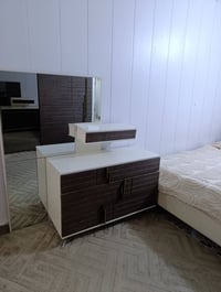 غرفة نوم للبيع نضيفة كلش  مع كومديات ملحقة ويا السرير بس لضيق المكان ش...