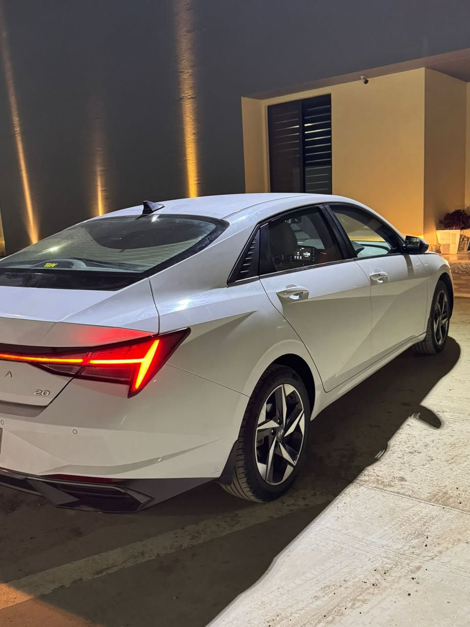 السلام عليكم
النترا لبيع موديل ٢٠٢٣ وارد خليجي السياره فول ١/١  مكينه ٢٠٠٠ 
للاستفسار ***********شراي اتصل مو شراي لا تتصل 
مكان السيارة بغداد بسماية
