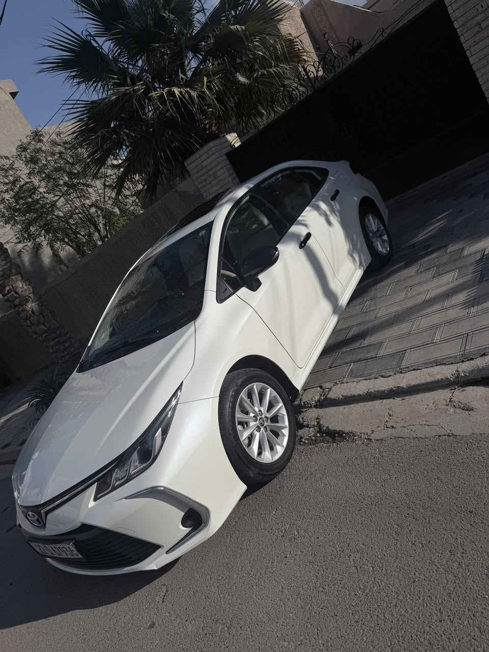 سلام عليكم .. للبيع فقط 🌹 
كورلا فطيم خليجي بانزين ⛽️ 
موديل ٢٠٢٠ 
محرك الفين 2.0 xle 🚀 
السعر😎 ... ١٥٧ ورقه وبيها مجال بسيط جداً 😎
فول بس تجي تشغيل مفتاح مو بصمه 
سلايد 
حساس امامي خلفي كامره خلفيه 
كراسي جلد 
زينون عالي ناصي 
كروس سرعه 
تبريد ثلاجه فطيم معروف تبريده بعد 
٥ ويل كب 
كير ١٠ نمره ميكانيكي مو cvt 
مشيها وترايها مال كامري 
نشطه جداً صيانه كامله بالسياره شرط برغي مابيها نقص حت تايرات تخم جديد والصور تحجي نضافتها 
ابيض صدفي لونها 
٢ مفتاحين ويها 
مكفول كير مكينه ميكانيك صدر 
بيها بارد براس البنيد  ورصعات خفيفه جداً مال استخدام والفحص موجود بالصور 
مكاني حي الجامعه بغداد 
وكاله او تحويل جاهز 
*********** ☎️ 
واتس اب او اتصال
