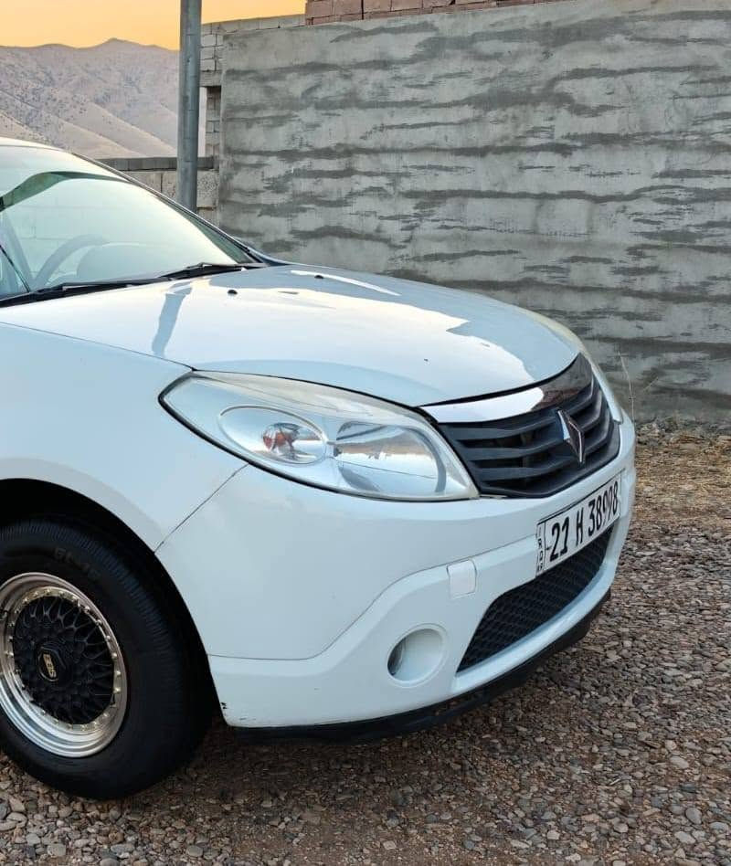 ڕینۆی سمبول مۆدێل2011🚗
سپێری دانە بەزیوەزۆرلۆکە
4تایەوویلی لۆکی لەژێرایە 
تەبەریت زۆرساردوەک سەلاجە
گێڕی عادیو گێڕی تۆماتیک 
بەشەرتی گێڕومەکینەهەموگیانی
یەک پارچە بۆیاخە بەس بۆنیت
سەنەوی هەتا1ساڵونیوی ترتازەیە
نرخی57گەڵاو معامەلەیەکی کەم
سەیارەکە هی مەعرەز نیە هی دەستی خۆمانە وزۆر جایزولۆکە
ماڵم لەسلێمانیە نزیک هەواری شار تکایە زانیاریەکان بخوێنەوە ئینجا تەلەفۆن بکە 
*********** السليمانية, العراق
