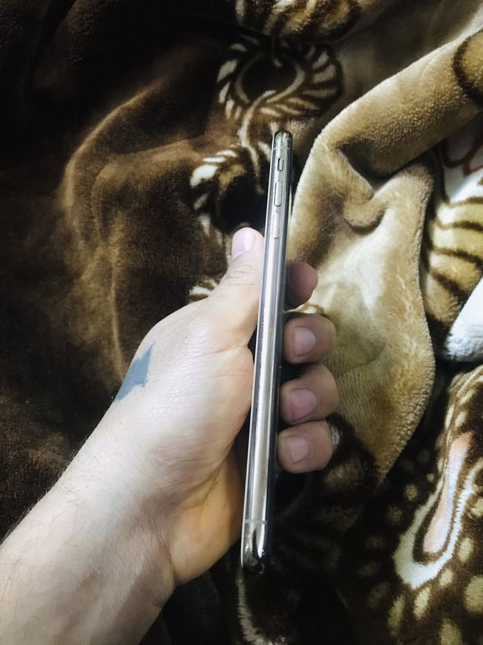 ايفون اكس اس ماكس بيع او مراوس
نضافة الجهاز ١٠٠ فقط الضهر مثل ما اموضح بالصور

الجهاز بلادي على وضع الشركه مامبدل اي قطعه 

ولا داخل صيانه ذاكرته ٢٥٦ بطاريته بلاديه ٧١ شرط اذا يصرف شحن تاخذه بلاش وتروح جهاز مكفول كلشي شغال فيس ايدي اتصال كامرات كزاز وين متريد تفحص

السعر ١٩٠ وبي مجال كلش بسيط جماعة ١٥٠ لتعلق

مكاني بغداد مدينة الصدر خابرني ع رقمي او واتساب 

***********
