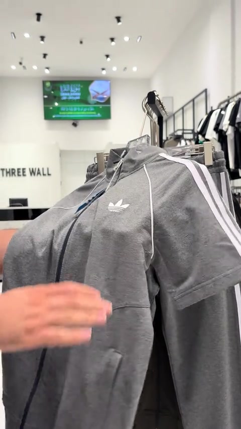 زبائن 3W✔️ عروض الافتتاح الكبرى 🔥 تراك سحاب قطن 100% ماركة adidas السعر 35,000 القياس (M-L-XL-XXL-3XL ) ـــــــــــــــــــــــــــــ العنوان بغداد القادسيه  مدخل ساحة قحطان ثاني استداره ع يسار  *********** #الشعب_الصيني_ماله_حل😂😂 #1millionaudition 

