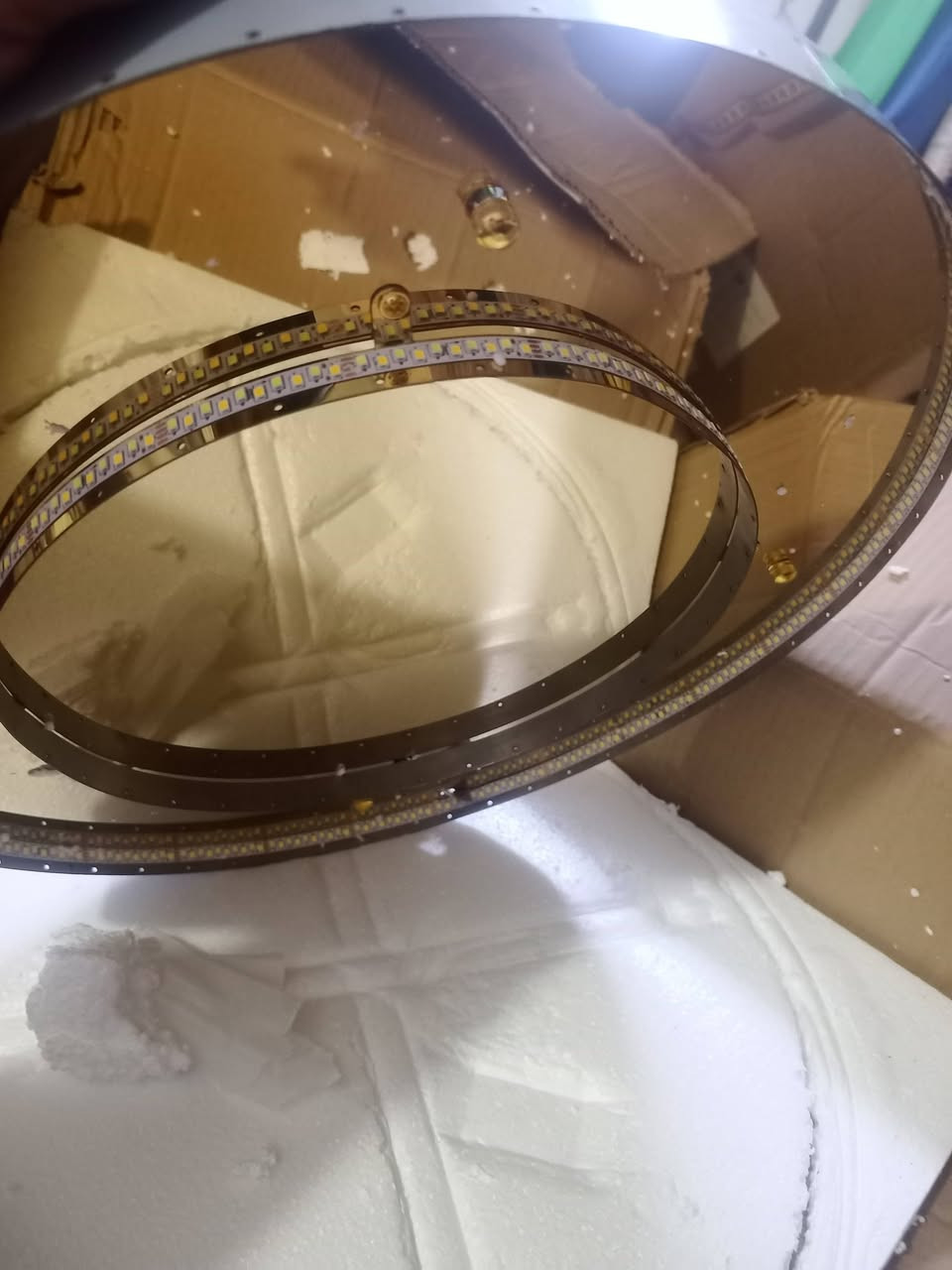 ثريه بهذا الجمال مرايه  واضائه  ذهبي   مع كرستال 3جياس
قياس 45 cm
خلي سعر وبلعافيه


**إذا كنت صاحب هذا الإعلان وتريد حذفه لأي سبب، رجاءا أرسل رسالة إلى الدعم الفني**