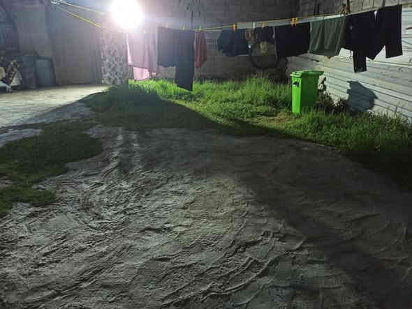 بيت تجاوز  ابغداد جكوك الكاظميه
يحتوي ع ثلاث غرف ومطبخ وصحيات وحديقه جبيره 
وبيت بصفه ثاني 
يحتوي ع غرفتين ومطبخ وصحيات وحديقه جبيره 
خدمات كامله وكله رئيسي 
السقف كونكريت وارضيات كاشي وسراميك 
تبليط تقريبا للباب 
سوك يمك قريب مدارس يمك 
يبعد عن لامام الكاظم تقريبا 10 دقايق بسياره  لا عليه ازاله ولا شي 
***********
التواصل هنا بي وتساب
