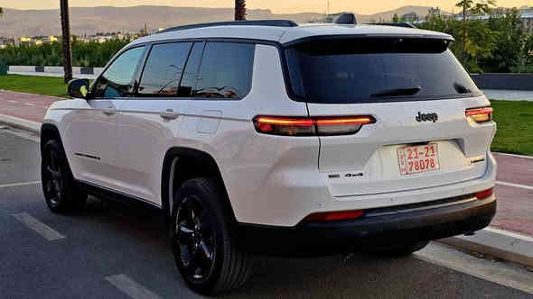 Jeep grand sheroke limited Plus INDIVIDUAL
جيب كراند شيروكي موصفات ليميتد بلاس انديفيجوال استيراد خاص وارد امريكي حادث جدآ خفيف بدون دواخل 
بيلادي ٣ شاشة و مرايه داخليه كاميرا و ٣٦٠ درجه كاميرات و رادارات كراسي جلد و تدفئة و تبريد وخزن ميموري وارليس جارج 
وارد امريكي حادث جدآ خفيف بيها بابين مبدل نفس لون بيلادي جهه سايق مكانين تكحيل
سعر ٣٥٠ $

***********
