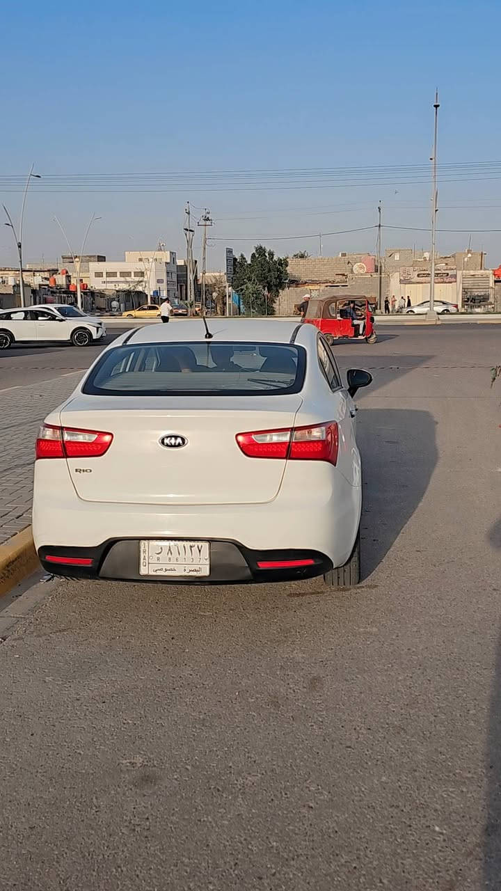 كيه ريو موديل 2015
سياره جديده مكفوله من الضربه والصبغ بس شوف العين البارد بس 
محرك 16000 مامفتوح وضع الشركه  سياره ماشيه  بس 140 الف سياره كلش نضيفه  
سعر 93 ورقه مكاني بصرة دور الشرطة 
***********
