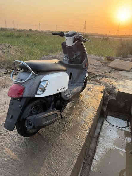 بوليسي لبيع دراجه صارله شهر من طالعه من الحاويه دراجه ينقصه مابيه كله شقاله  كله مختمه بلاد مكينه 49 مامفتوحه نوزل  مستعجل عله بيعه 1000 مليون وبيه مجال *********** العنوان قرنه شرش مو شراي لا يتعباه
