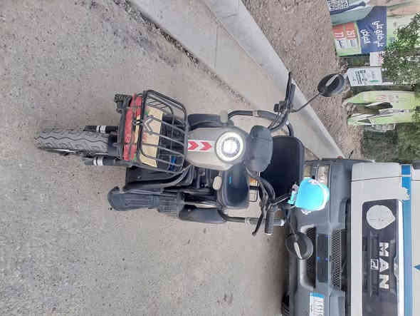 دراجه شحن للبيع 500.000الف كامله تمشي 35 كيلو نضام بصمه وسويج 5 باتري هاتف ***********
