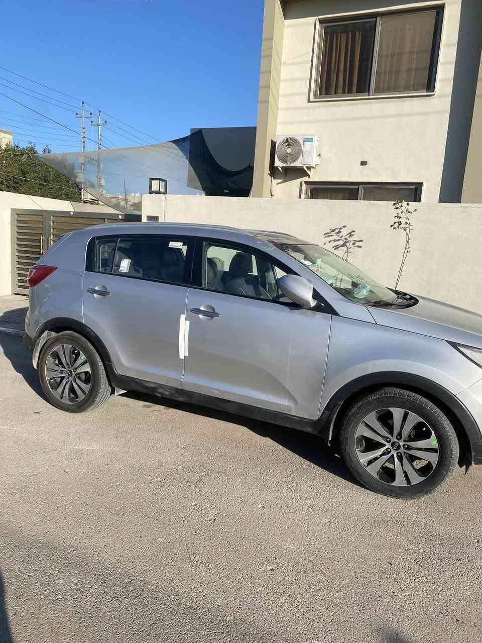 السلام عليكم..
ياالله ..للبيع 
كيا سبورتج خليجي ٢٠١٢ سونار مرفق   
لون سلفر  المرغوب خليجيه
محرك 2000 كفاله 
كير  اوتوماتيك بدون عيب كفاله 
السياره فول مواصفات  بانوراما
داخل رصاصي لونين المرغوب
تحكم ستيرن فوول واوامر صوتيه
لايت ليد نهاري
بك لايت ليد 
يدات ابواب كروم
كامره خلفيه وشاشه بلمرايه
لايت كهربائي
مرايات شفط 
بلوجكترات
حساسات خلفيه
ويل كب ١٧فراشه بلادي وتخم جديد شاده
سبيرها جديد وكتلوكات شركه
وباقي المواصفات معروفه …

السياره ترايها حيل ناعم بدون اي نقص جاهزه من كلشي الحمدالله 

🔺السياره  بدون اي حادث بدون داخل بدون ايرباك شرط  مكفووول شرط السونار والفحص

رقم 21 سليمانيه انكليزي الجديد/تحويل مباشر
بسعر مناسب138$..وبيها مجال للشراي يعني شوفهاوتدلل 
📍مكان السياره بغداد    الكرخ 
🔎للاستفسار رقمي…. 
***********
