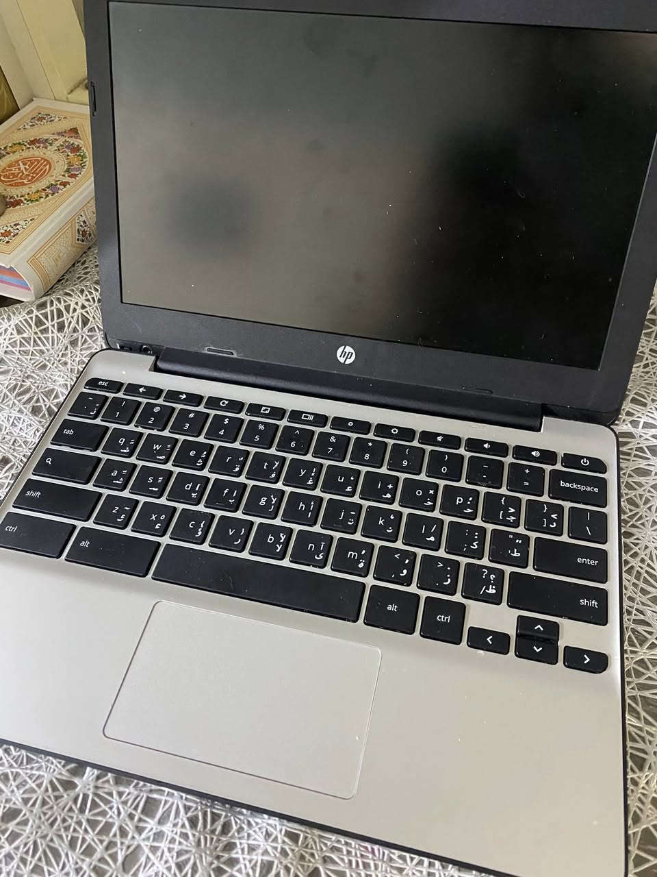 مناسب للدراسه وتصفح او شغل  حجمه حلو وشحنه زين يطول وياه شاحنته بي منافذ 2 usb و hdmi و sd card رام 
سعره  ٨٠ الف 
وموجود توصيل لاي مكان على حسابي اوصله  
للتواصل ***********
