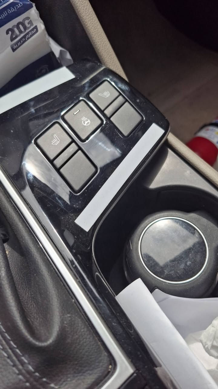 السلام عليكم.كيا سبورتج رقم شمالي م.٢٤ بسمي ماشيه ٢٢ الف نص فول كراسي الاماميه كهرباء مقاعد والستيرن دفئه ويل ١٩ صندوق كهرباء مكفوله عدا شخط اصير جدا السعر ٢٢٥٠٠ وبيه مجال اتصالعلى الرقم ***********
