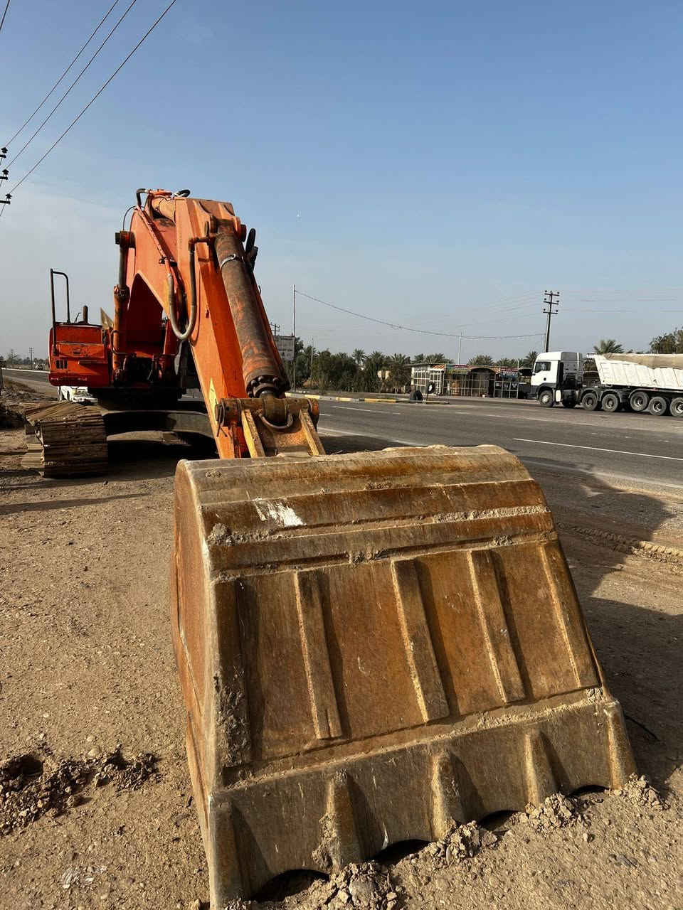 السلام عليكم حفارة 350 للبيع ديالى شهربان شباب اني مكلف بلنشر ***********

