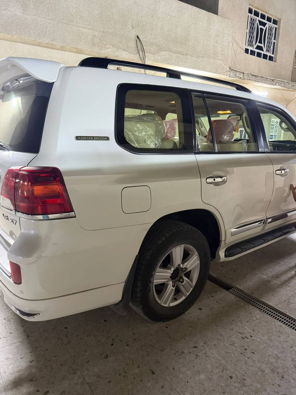لاندكروز موديل14  مواصفات vxr اعلى فىه  محرك 8 سلندر5.700  .
..كشنات  كهربايي خزان و تيريد ميمموري  

كشنات خلفي ملكي .. 

راداىات جوانب

. صندوق شفط 

.. ستيرن كهرباي

.سبير مانازل

 ...12 ارباك 

رادارات.

. كاميرات 360 دةرجة 

.. دفلوك للطرقات صعبه.. 

 سيارة كلش حلوة و نضيفه.. ماشيه

90الف كلش حلوا سياره 

مكانها بغداد راشديه سعرها 415وبيها مجال بسيط 

***********
