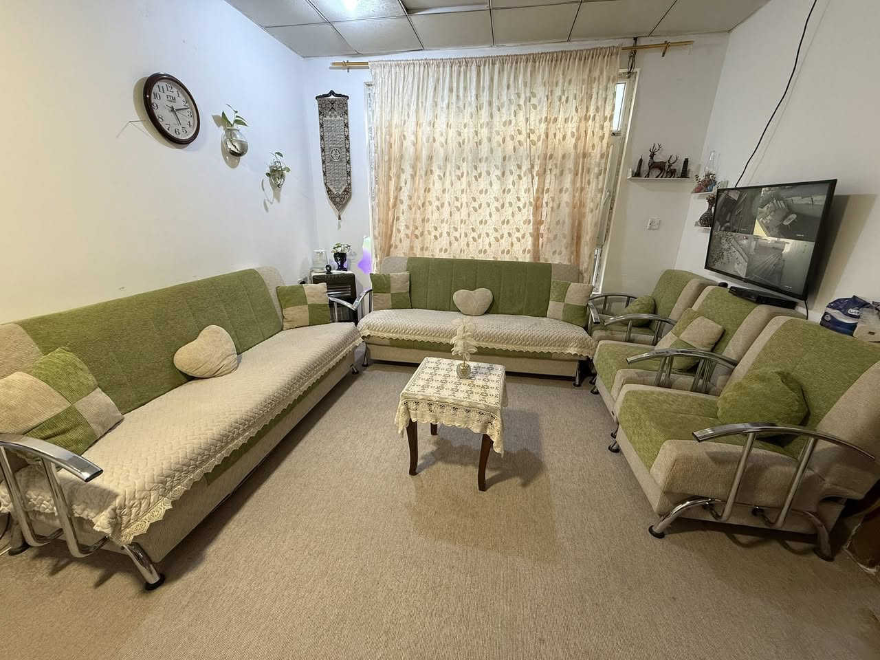 طقم كنابات للبيع من مميزاته بيصيرو تخت و بيصيرو خزن مع اربع طاولات و مع الطاوله يلي بل وسط و بسعر مناسب ٣٥٠الف


**إذا كنت صاحب هذا الإعلان وتريد حذفه لأي سبب، رجاءا أرسل رسالة إلى الدعم الفني**