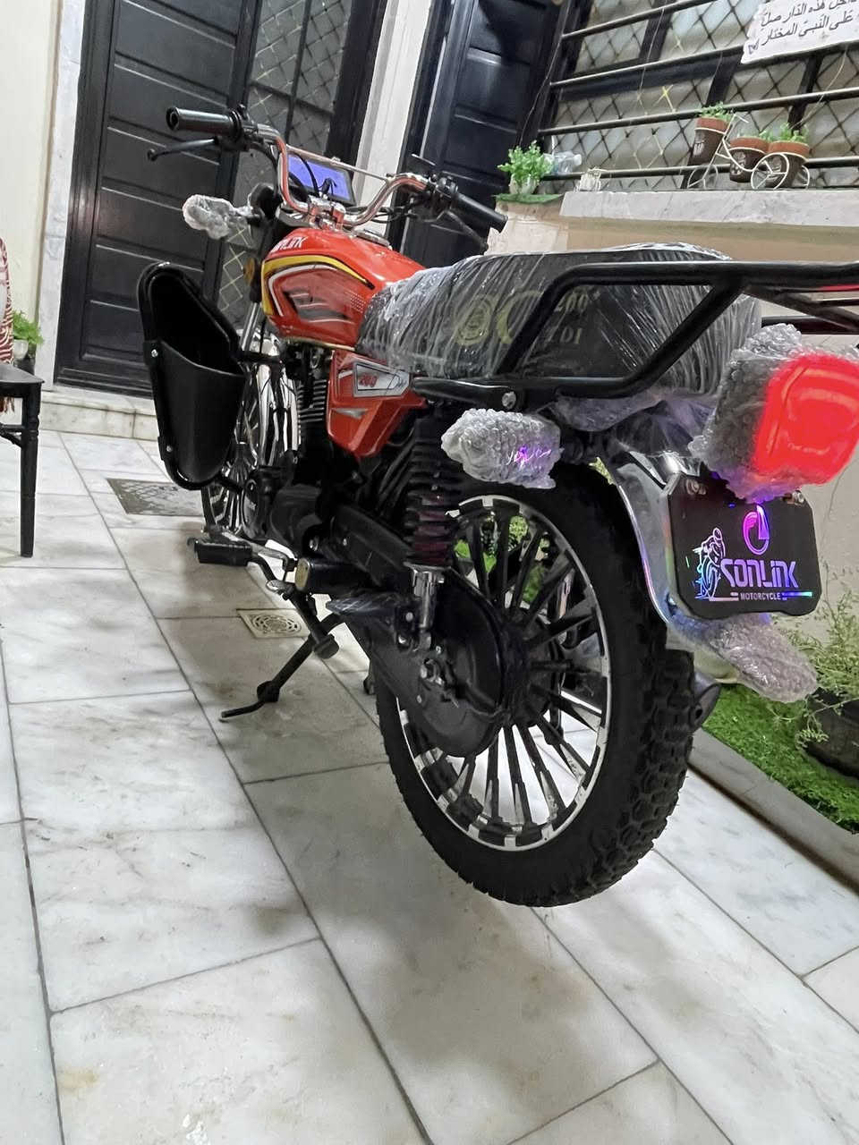 السلام عليكم للبيع سونك 2025 تشغيل عن بعد محرك مكفول تايرات جدد دبلات جدد سرعه 160 كهربايات كلها شغاله نص نكره سلف الدراجه بحالت الوكاله مصارلها هواي من نازله من المعرض الدراجه كفالى عامه السعر { 850 } *********** بغداد/ الكريعات
