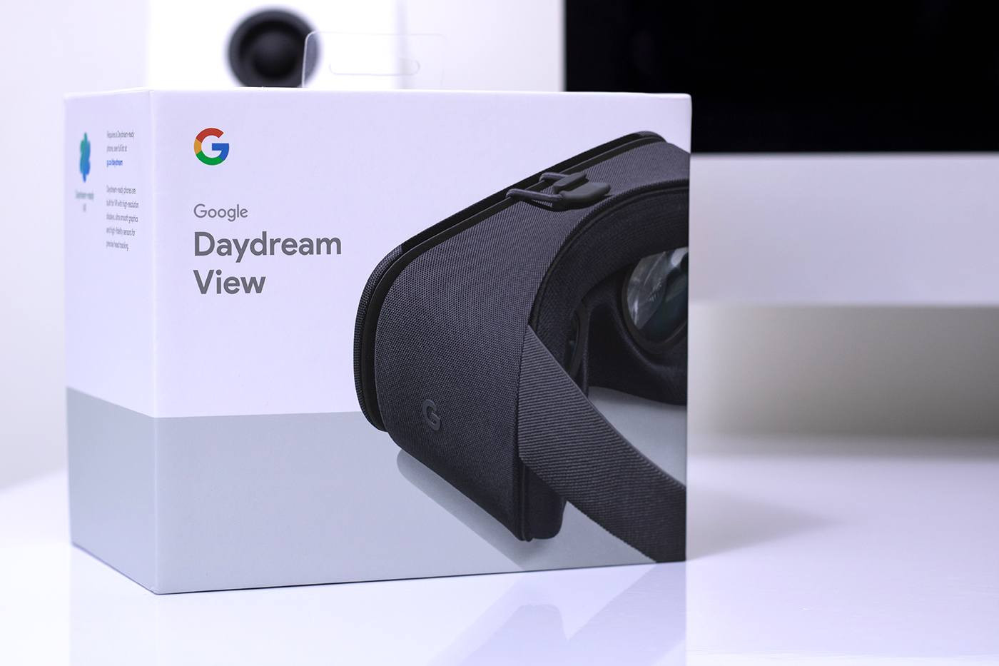 من بعد أذن الادارة
توفر 
نظارة Google Daydream View للواقع الافتراضي، والتي توفر تجربة غامرة وممتعة، تتميز بتصميم مريح يضمن استخدامًا طويل الأمد دون إزعاج. 
التوافق: تتوافق مع مجموعة واسعة من الهواتف الذكية المتوافقة مع منصة Daydream.
المكونات: تأتي مع وحدة تحكم (ريموت) بسيطة لتفاعل سهل مع المحتوى.
المميزات: خفيفة الوزن ومصممة بشكل مثالي لتجربة مستخدم مريحة.
الإصدارات: قد تكون هذه النسخة هي الجيل الثاني من النظارة. 
اعلى سعر ياطيبين


**إذا كنت صاحب هذا الإعلان وتريد حذفه لأي سبب، رجاءا أرسل رسالة إلى الدعم الفني**