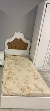 سرير للبيع نفر واحد شراي يتصل 07729640614