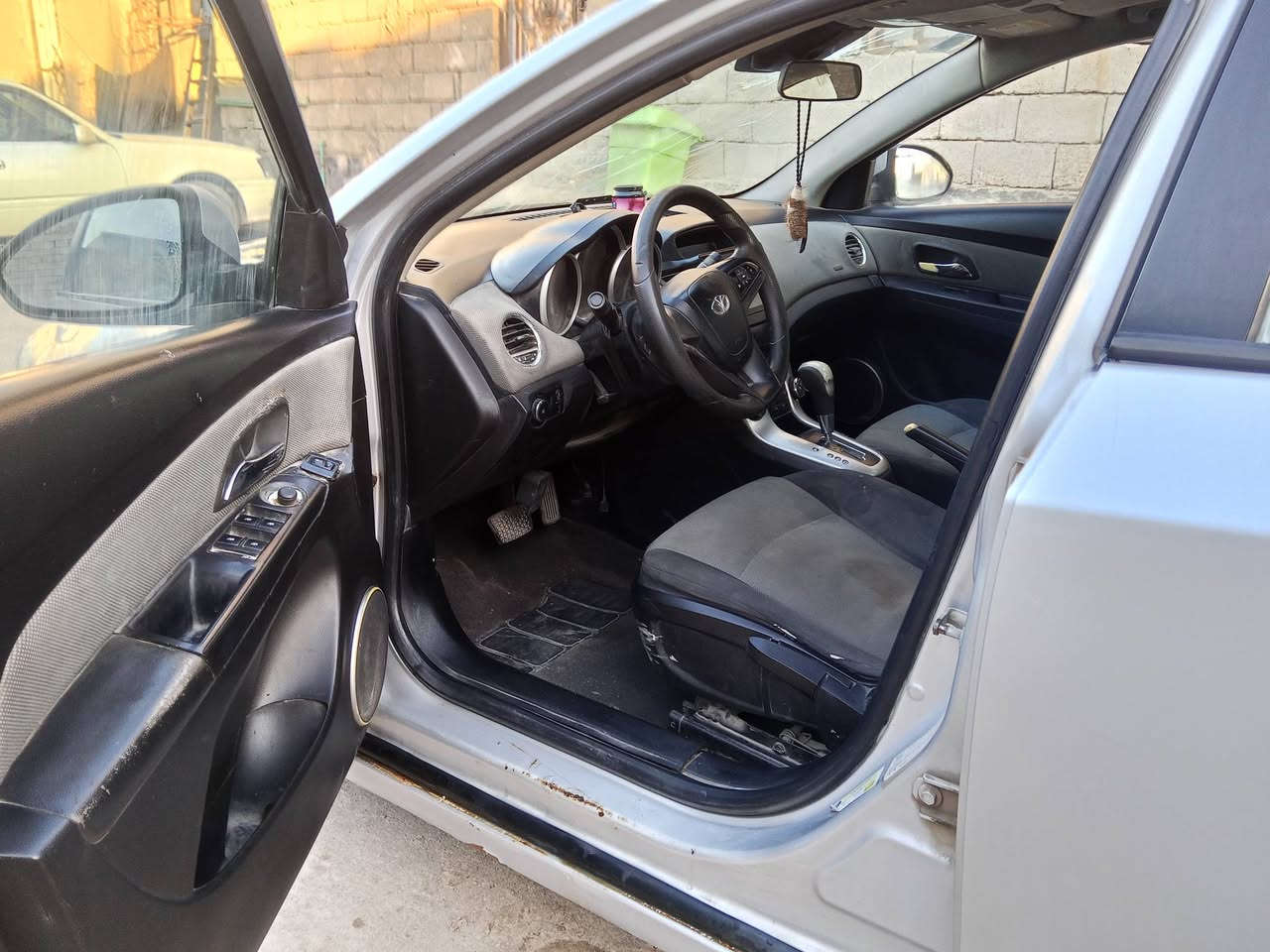 السلام عليكم ورحمة الله وبركاته 
دايو لاستي كروز
 لون سلفري
 موديل 2009  
كير ومحرك كورلا 
سنتر لوك 
ابواب جام اوتو 
فتحة سقف 
شاشة 
كامره
جنطة بصمة
التبريد يحتاج راديتر وغاز ققط
مبدل بيها قطعتين جاملغ امامي عكس السايق وبنيد بنفس اللون
حدادية مضبوطة
باتري جديد
تايرات الامامي جدد والخلفي نص عمر
رقم دولي بأسمي 
اني المالك والحائز 
هزه مسويها قبل 6 اشهر تقريبا 
بشرط التحويل  مكان السيارة البصرة قضاء شط العرب التنومة 
او الزبير
السعر51 ورقة وبيها مجال حق الجية
للتواصل  واتساب ***********
