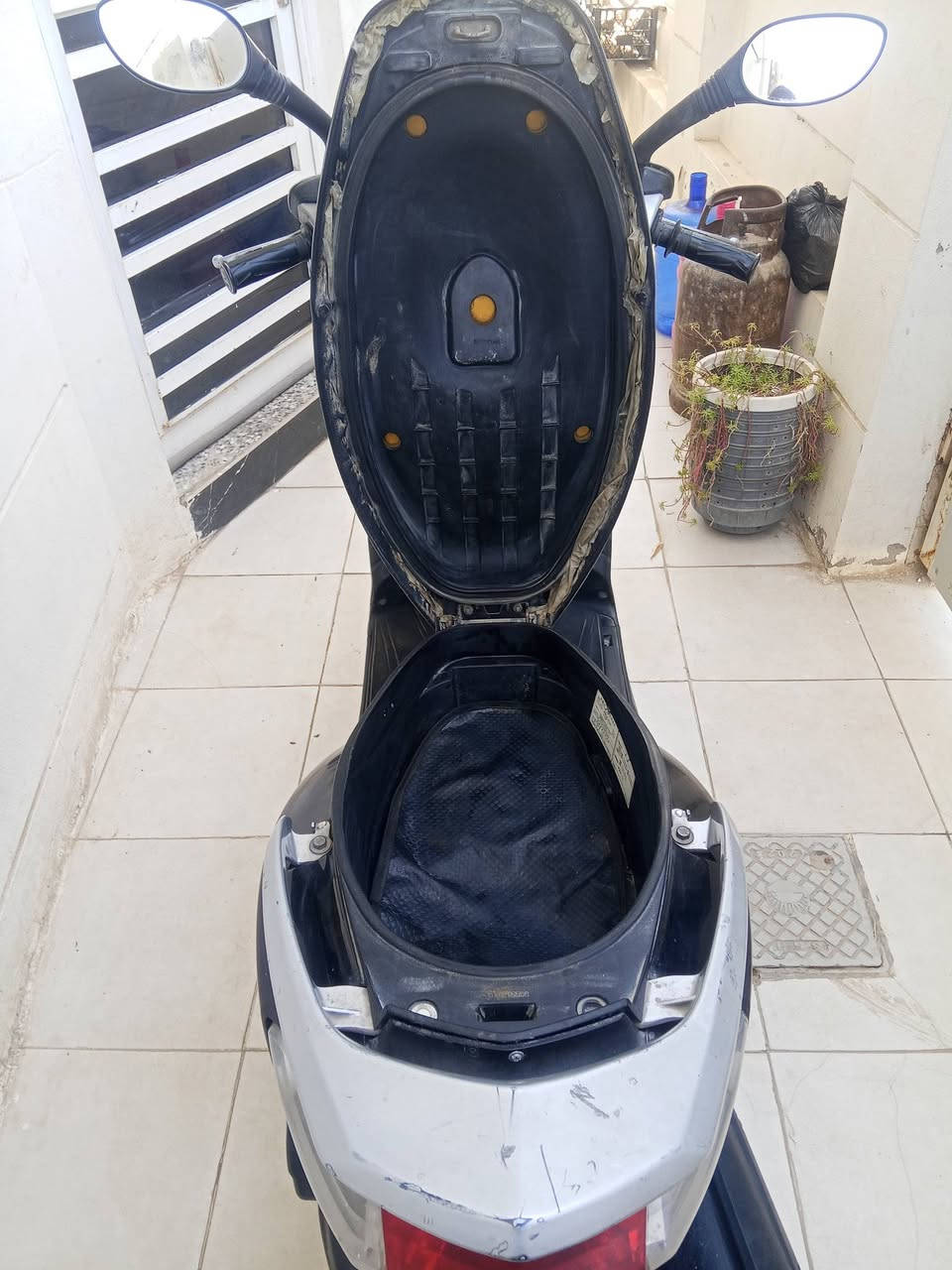 للبيع سكنس ياباني مامفتوحه كهربائيات كلهه شغاله سلف هندر مكاني حله سعر350 م***********
