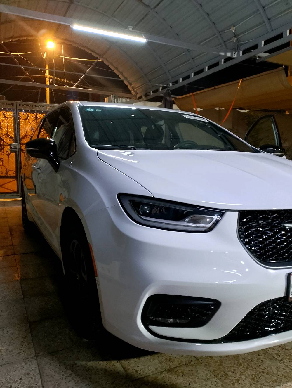 كرايسلر باسفيكا 2024 CHRYSLER PACIFICA HYBRID ✅ 

ثلاث أنظمة - هايبرد - بانزين - بلك ان هايبرد .

موديل 2024 ✅
 
#مواصفات تورنك L فول تجي عدا الفتحة :

1- بصمة تشغيل وابواب بصمة 5

2- هاند بريك بصمة كهربائي

3- محرك 6 سلندر 3600 هايبرد وبانزين بلك ان

4- هيترات بالكشنات

5- رادر امامي وجانبي 

6- بيبان كهرباء ( تحكم ريمونت ) وبصمة أبواب 

7- صندوق كهرباء شفط بصمة 

8- رادار امامي خلفي بريك ذاتي توقف مانع تصادم

9- كشنات جلد VIP منفصل 7 راكب

10- مانع انزلاق 

 11- كشن خزن ميموري حركات 2

12- لايت لد الشكل الجديد 

13- تنبيه الخروج عن المسار 

14- تبريد مركزي ثلاثة قطع منفصل

15- تدفئه كراسي وستيرن تدفئة

16- تحكم استيرن فول 

17- اشاير بالمري وهيترات بالمري

18- تشغيل عن بعد 

19- كير ماوس 

20- مثبت سرعة 

21- منافذ USB و TiBC متعددة خلفية وامامية

22- حاكيات متعددة

السعر 275 ورقه

السياره مكفوله