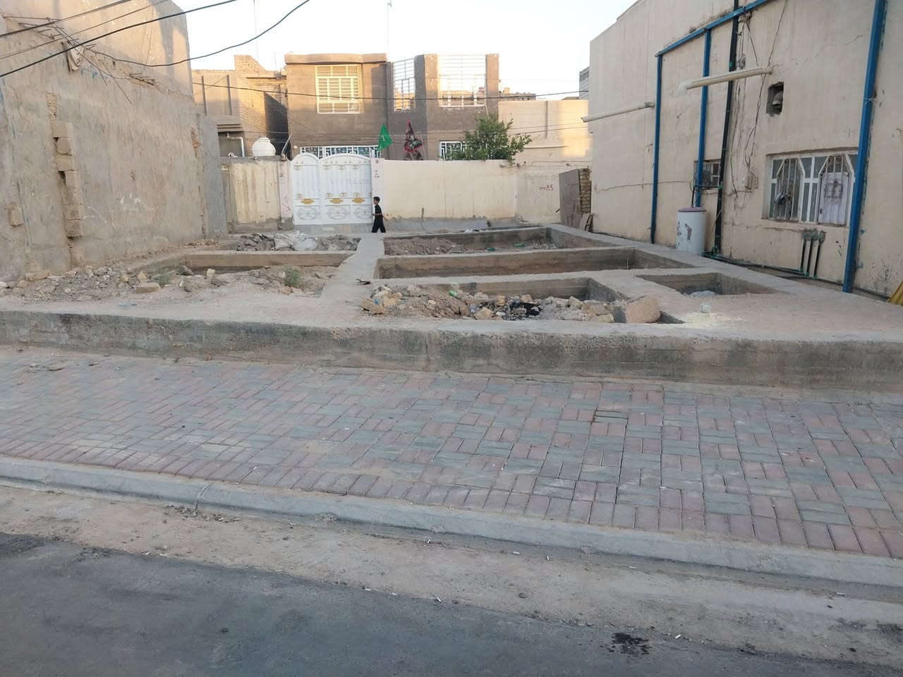 السلام عليكم ورحمة الله وبركاته 

قطعه ارض للبيع للبيع فقط مساحه ١٢٠م على شارعين يتكون من بتلو خريطه كافة الخدمات من مجاري ارصفه تبليط مقرنص مجاري مياه امطار الموقع كربلاء طويريج حي الرياض خلف مدرسة الفضل الأهليه يبعد عن المدرسه والشارع العام ٥٠م الاستفسار أكثر اتصل على الرقم الموبايل ***********
