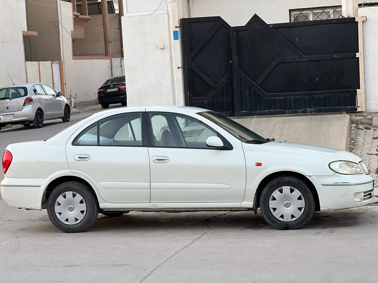 بسم الله الرحمن الرحيم 
نسيان صني موديل 2007 لون ابيض
مواصفات EX سياره نظيفة وحلوه 
حجم المحرك 16 (4 سلندر)
عدد المقاعد 4
نوع المقاعد قماش 
گير عادي 
لوحة السيارة كركوك خصوصي بسمي وشرط التحويل كلين تايتل 
مكفوله كفاله عامه سياره مال بيت 
رقم الهاتف/*********** الاتصال بالرقم
مكان كركوك .
