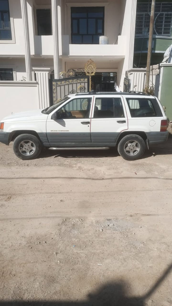 جيب شيروكي 1996 سياره نضيفه ومصروف عليها وجاهزه من كلشي تبريد شغال محور ياباني تايرات جدد صدر جديد نضيفه كلش ربع متصرف عليها السعر 59 وبيها مجال جدا بسيط ***********
