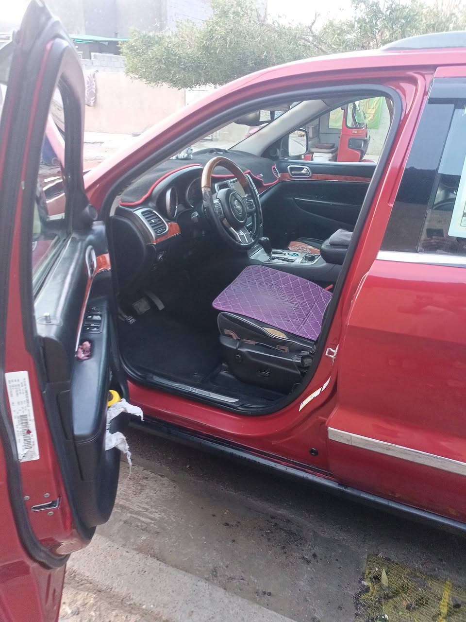 السلام عليكم 
من رخصة مدير الكروب 
 جيب لاريدو موديل 2011 هيمي 
مكينة 5700 
8سلندر
فور ويل
مصبوغة عام 
بانوراما 
فول مواصفات 
المكان بغداد حي النصر 
للاستفسار الاتصال ***********
السعر 160 وبيها مجال
