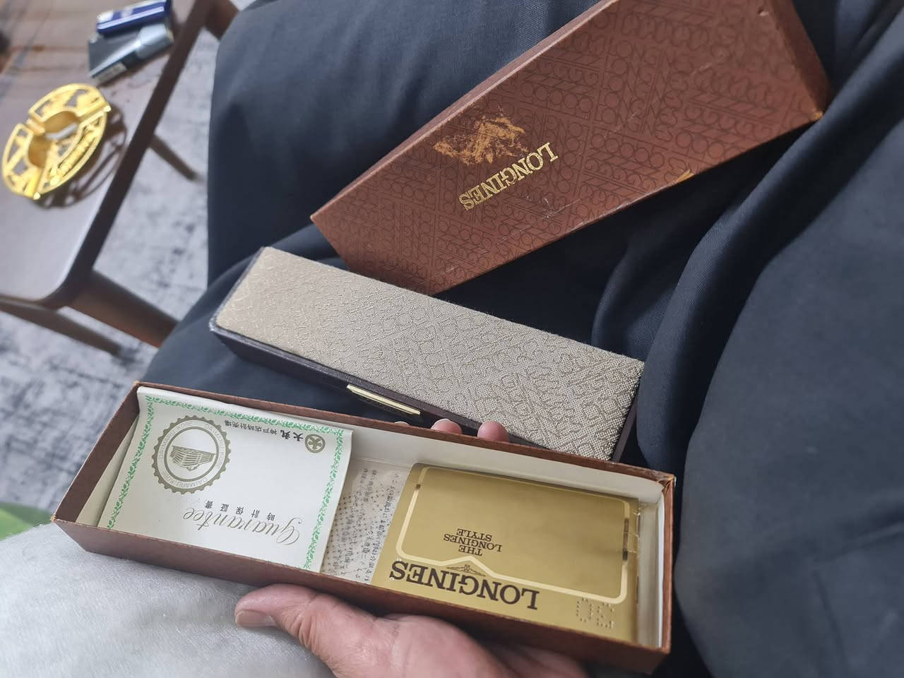 لونجين كوارتز نظافة ٩٩% سير كامل وبكامل مرفقاتها علبه داخليه وخارجيه واوراق


**إذا كنت صاحب هذا الإعلان وتريد حذفه لأي سبب، رجاءا أرسل رسالة إلى الدعم الفني**