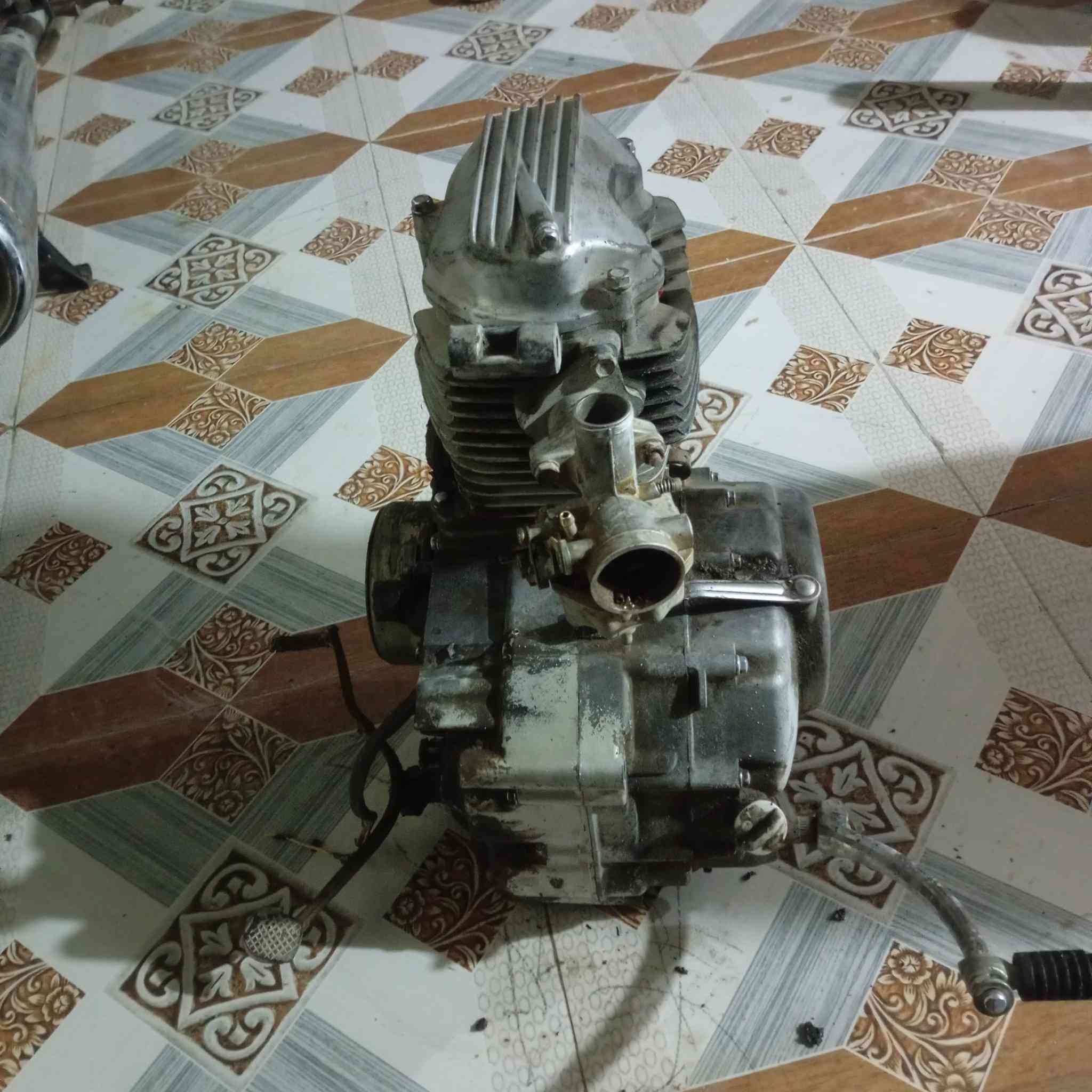 محرك ارشه شغال عوزه بس جبنه طاكه ب70وبي مجال 
***********
