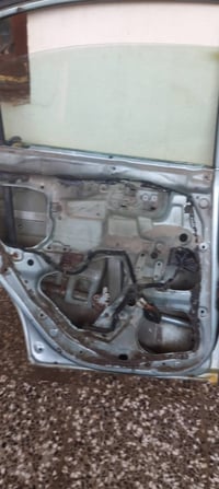 عندي باب اكسنت جهة خلف السائق للبيع  السعر 100 استفسار 07716682272 الز...