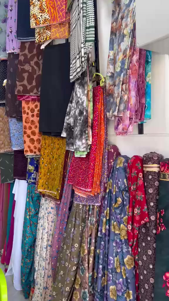 ياالله
بنات الي تريد قماش واسعار مناسبه تلكا يم هذا،الولد قماش ونفس،المكان مستلزمات خياطه يعني متضلين حايره تاخذين القطعه وترهمين وياها مستلزماتها ومكانهم

 ب المضبوط بمكان بيت التركي مال الأثاث

*********** وهذا رقمهم
