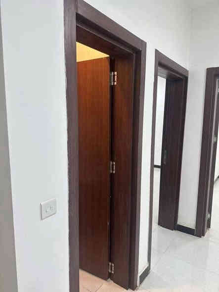 247
دار للايجار  (250 متر) حي النداء 
شارع المجمعات مجمع السلطان 
السعر الايجار 400 الف 
يحتوي على طابق واحد
 غرف2 مطبخ   صاله   ، استقبال
خزان   سخان   ماطور. خط مولد 
ـــــــــــــــــــــــــــــــــــــــــــــــــــــــ
دار بنضافه 100 بال،100 للاستفسار ..*********** ابو /ع
 *********** امانه كوله من طرف المروجه زينب للعقار
