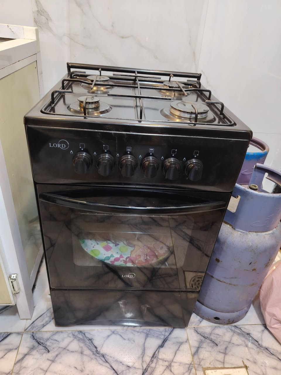 السلام عليكم
ثلاجه وطباخ للبيع جدد استعمال قليل جداااا… السعر 500

المكان بغداد الحريه *********** واتساب موجود
