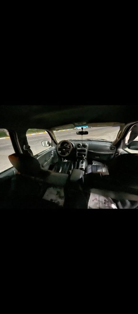 السلام عليكم للبيع جيب ليبرتي موديل 2007سياره جديده وجاهزه مابيهه نقص بيهه صبغ بنيد بسبب الجراد فقط ولباقي كله بلاد بيهه منضومه غاز ادامه كامله مسويلهه تخم تاير جديد سياره كلهه علبلاد رقم بغداد الدولي الجديد بسمي مكان السياره بغداد الحريه او غزاليه رقم الهاتف *********** السعر 77
