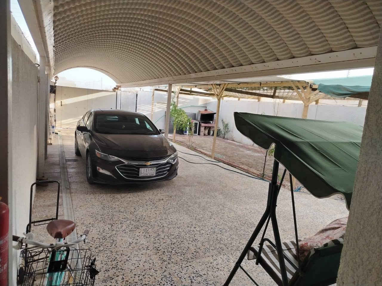 🏠 بيت مميز للبيع داخل مجمع – فرصة حقيقية
📍 العنوان: مجمع الأندلس السكني
🔹 المساحة: 287.75 متر
🔹 الطابو: صرف عرصة
🔹 السند: باسم المالك
🏗️ تفاصيل البيت:
التصميم موحد (كل البيوت نفس الشكل)
المطبخ مفتوح على الغرفة الخلفية
📐 المساحة: 7.5 × 4 متر
الأرضيات مبدلة بالكامل
الحمامات كلها مبدلة
جميع الأبواب جديدة
يحتوي على قمريتين
🚗 كراج واسع على الشارع الرئيسي
يشيل أكثر من سيارتين ركن
🏠 التقسيم الداخلي:
الطابق العلوي: 4 غرف + حمام
غرفة صغيرة مخصصة للغسيل
كاونتر بالمطبخ
💰 يوجد قرض باقي تقريبًا 70 مليون
➡️ يتحول باسم المشتري
➡️ أو يُخصم من مبلغ البيع
💵 السعر : 380 مليون
✋ قابل للتفاوض 
📞 رقم الهاتف: ***********
